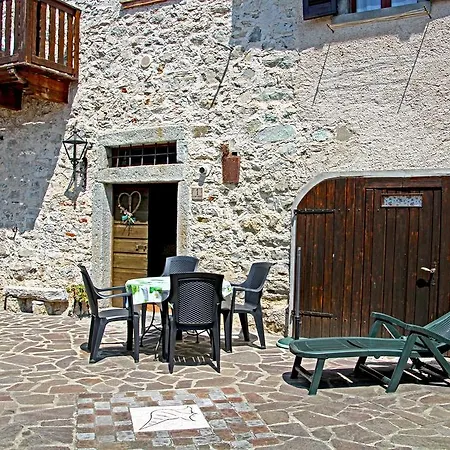 Feriehus Casa Del Borgo Domenica Holideal